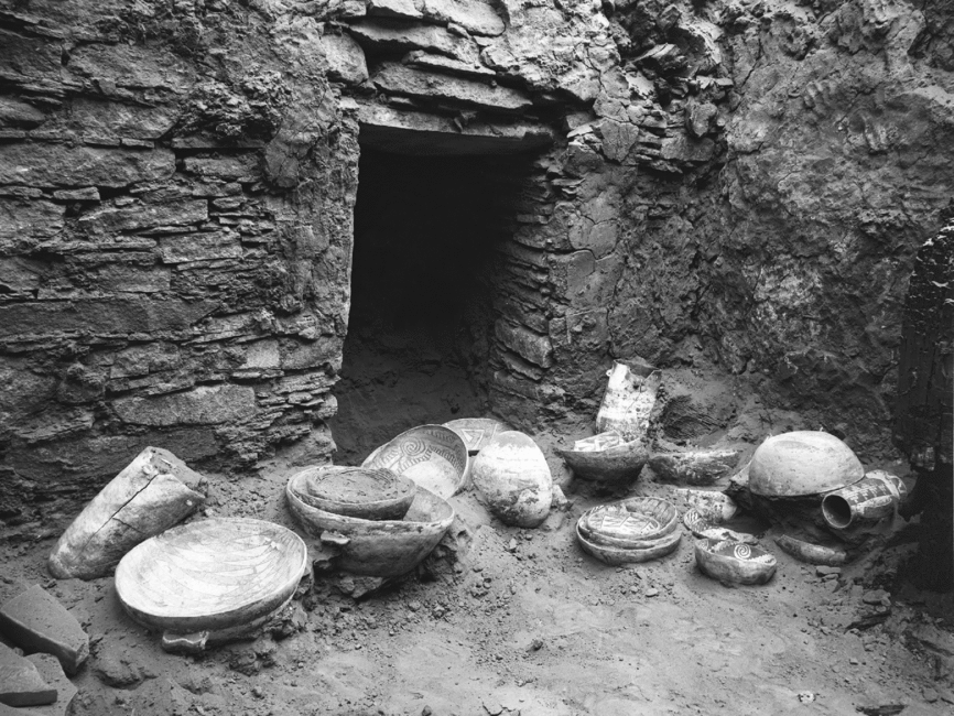 Récipients de Pueblo Bonito, pièce 28 bloquant l'accès à la pièce 51, fouilles de 1896.