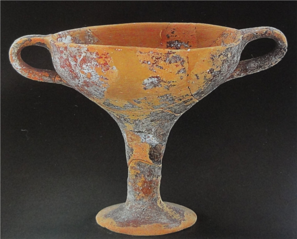 Crète Armenoi-cemetery : Kylix with barley-beer and wine
